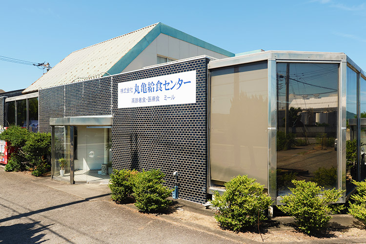 地元香川で創業61年。 給食一筋の実績