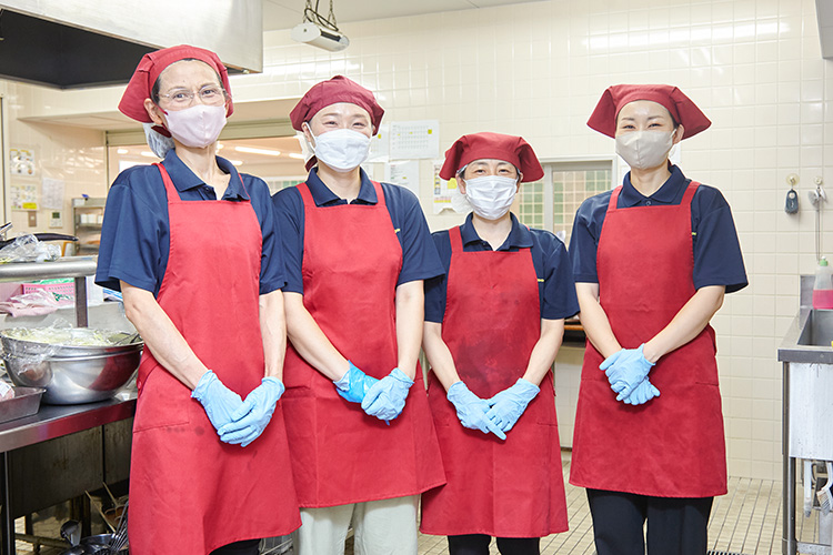 管理栄養士・調理師が支える 給食のプロ集団