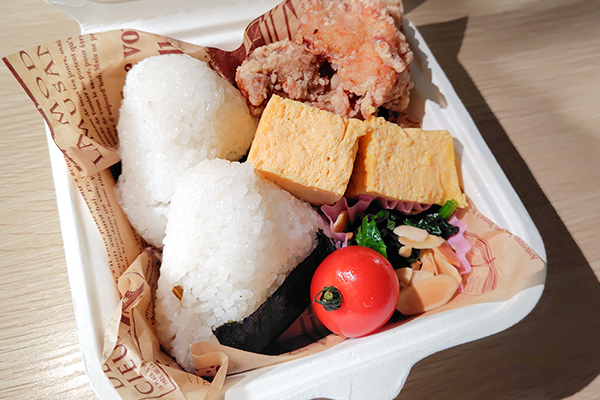 おにぎり弁当